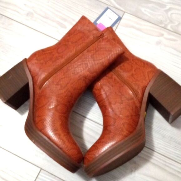 (51-4131) Universal Thread Jenna Boots Size 10 - Picture 7 of 13